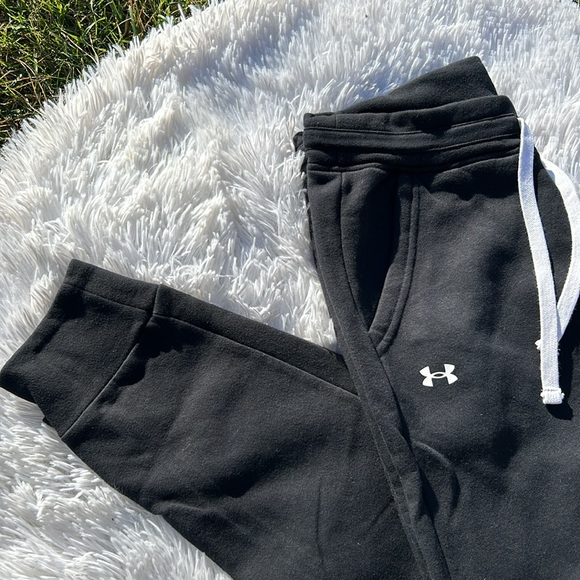 Under Armour Rival Fleece Women’s Joggers
Size Small Black with White Details - Picture 6 of 14